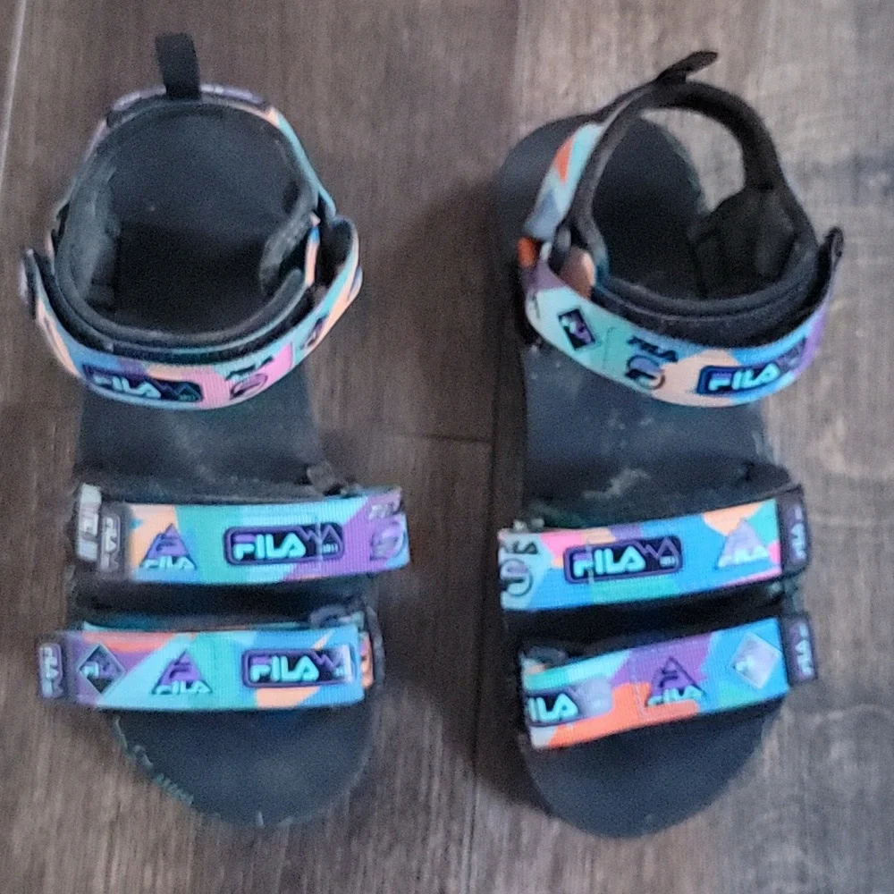 Fila gently used